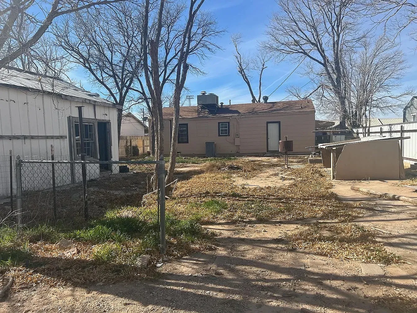 3 bed, 996 sqft, $1,000 — Photo 4