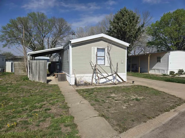 6 Maywood Dr, Hastings, NE 68901