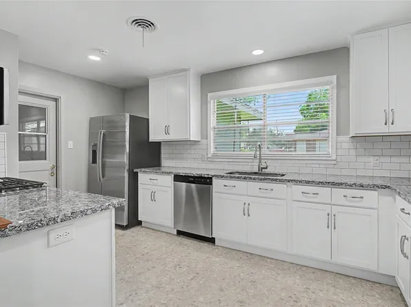2337 Pearland Ave, Pearland, TX 77581