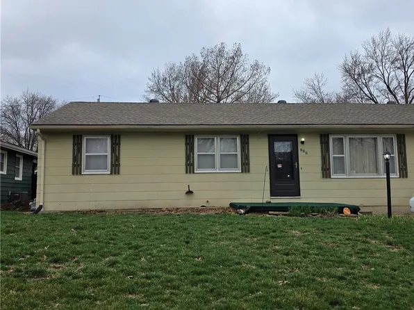 207 N 18th St, Leavenworth, KS 66048