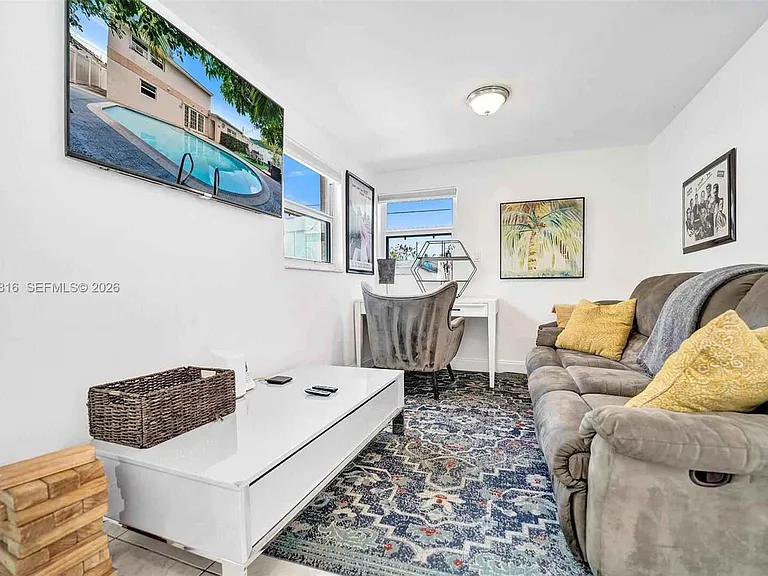 712 SW 7th Ter — Photo 26