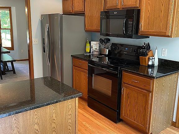 4th image of 3809 Collingwood St