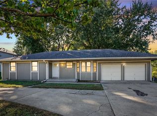 819 NE Cookingham Dr, Kansas City, MO 64155