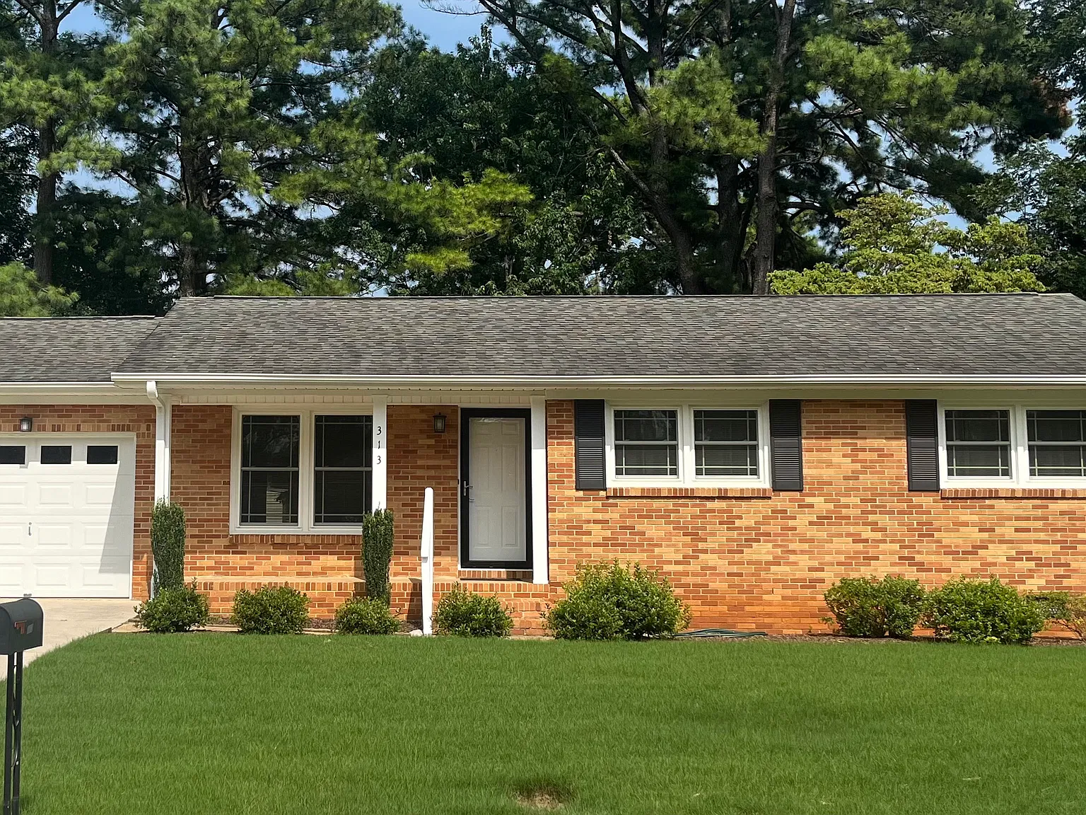3 bed, 1121 sqft, $1,700 — Photo 1