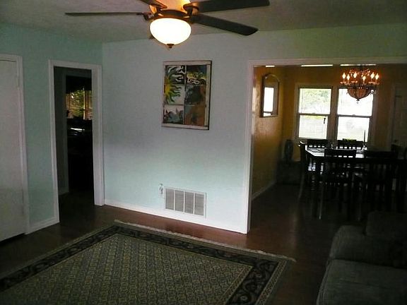 2nd image of 726 NW 32nd St