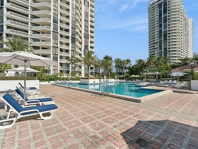 1000 W Island Blvd #2806 — Photo 42
