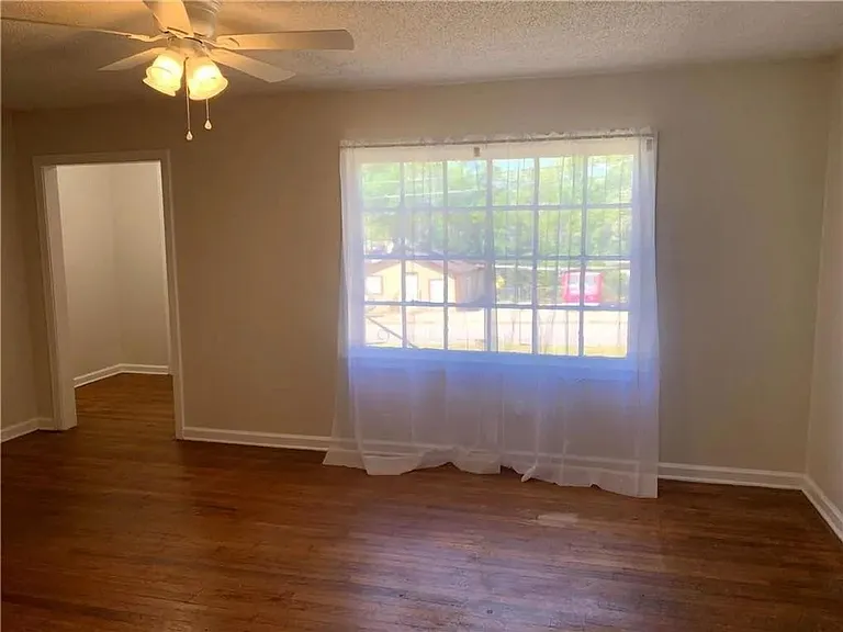 1404 Stevens Ln — Photo 15