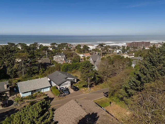 2346 NW Keel Ave — Photo 5