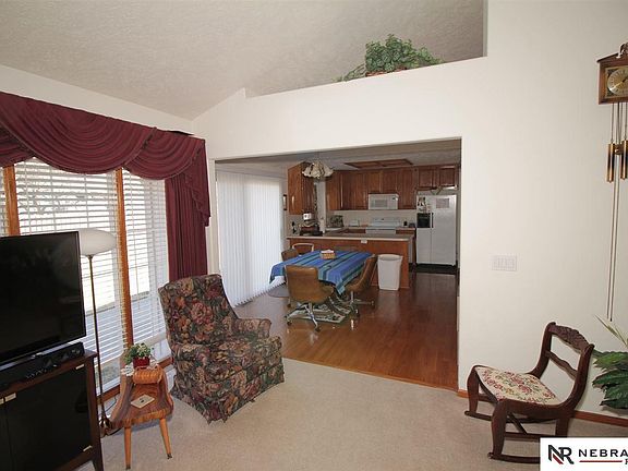 5th image of 15310 Redwood St