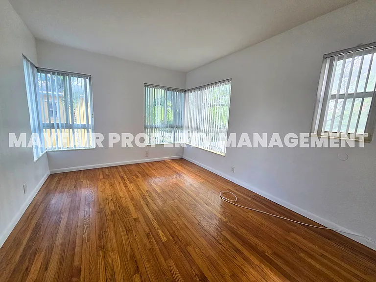 701 NE 16th Ave — Photo 41
