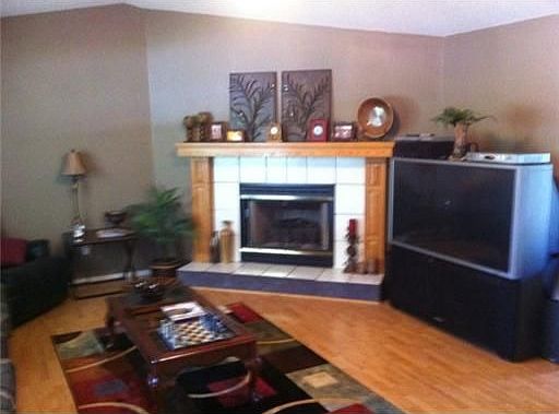2nd image of 515 Honeysuckle St