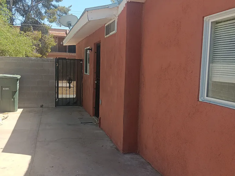 5510 E 20th St #2 — Photo 2