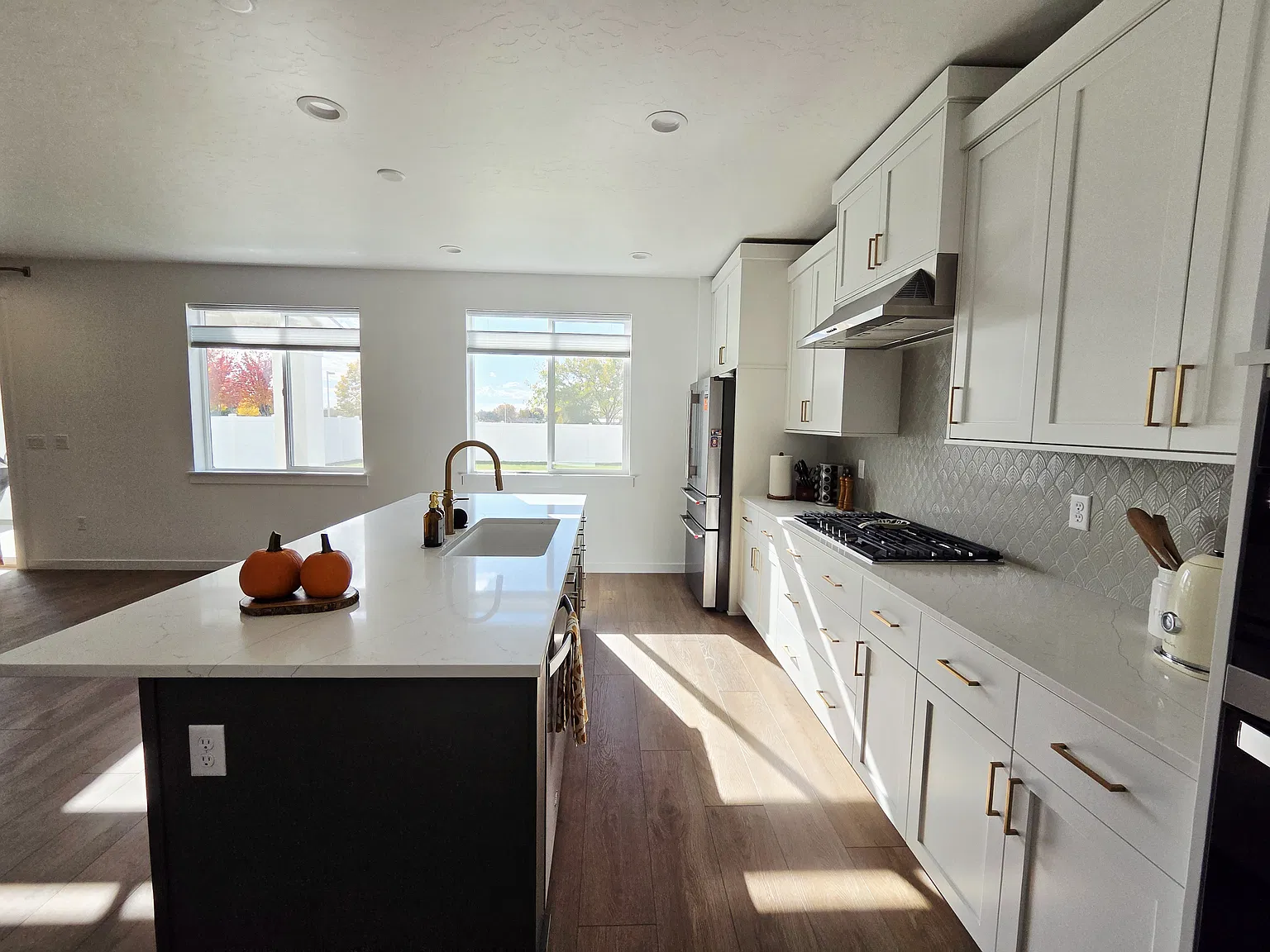 4 bed, 2348 sqft, $3,200 — Photo 2