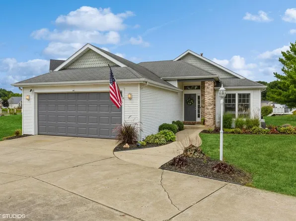 640 N Cygnet Lake Dr, Benton Harbor, MI 49022