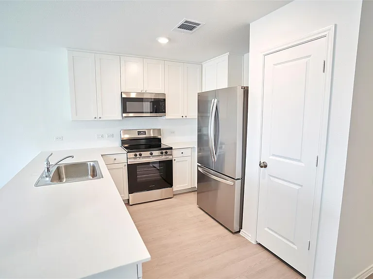 360 Brannigan Dr — Photo 2