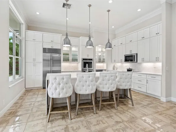 8196 Lakeview Drive, West Palm Beach, FL 33412