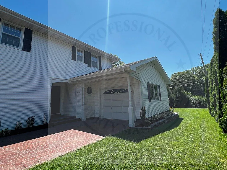 1 car garage, side entry