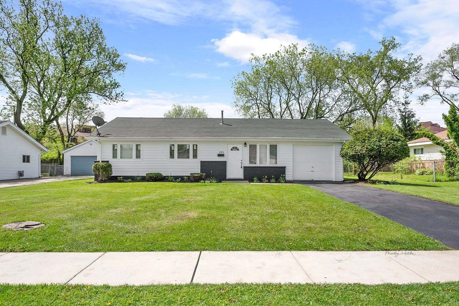 295 Newark Ln photo 1