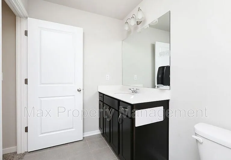 2302 SW 23rd St — Photo 5