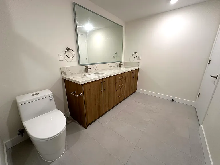 941 N Martel Ave #102 — Photo 44