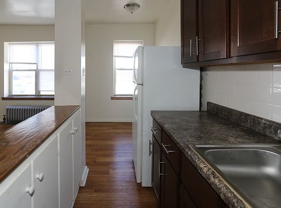 4th image of 4756 N Maplewood Unit 603