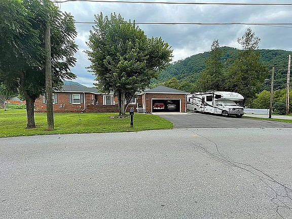 2nd image of 123 Jenkins Hollow Rd