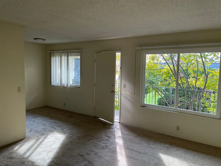 334 G St #16 — Photo 2