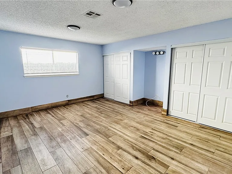 3090 Desmond Ave — Photo 8