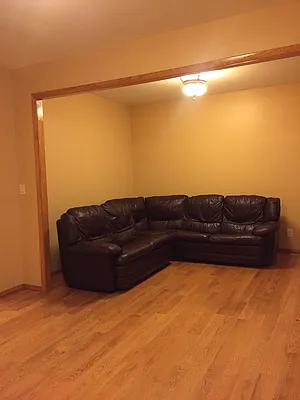 Rented by Metroline Realty | media 42