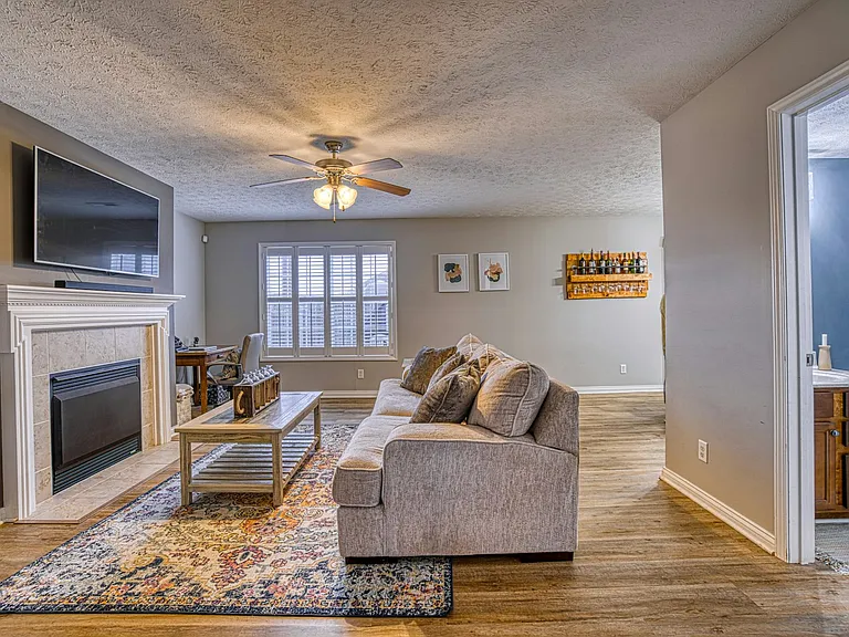 4880 Imperial Dr — Photo 9