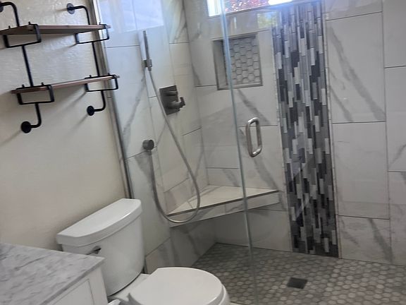 5th image of 104 Diamond Dr