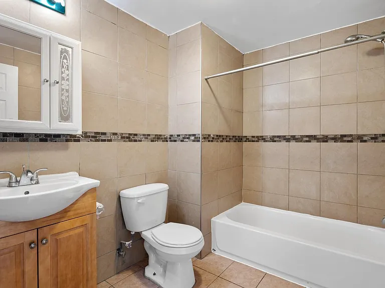1017 Arch St #4A — Photo 11