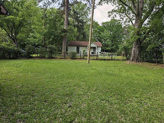 this property in on 3 lots!
