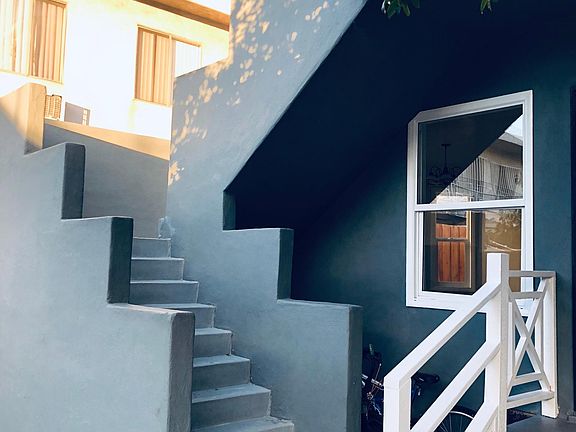 2nd image of 1804 1/2 N Mariposa Ave