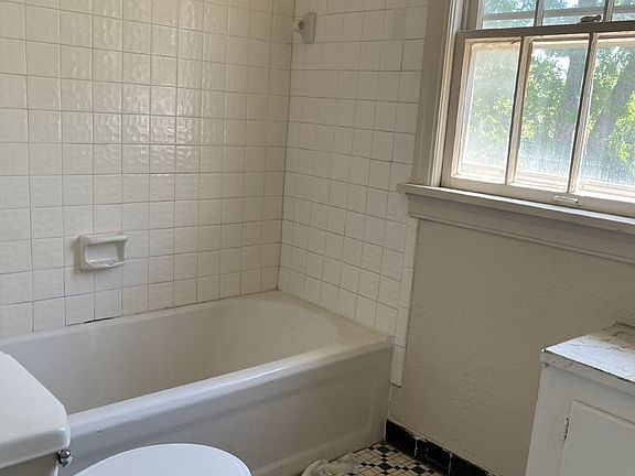 5th image of 1800 Exchange Ave