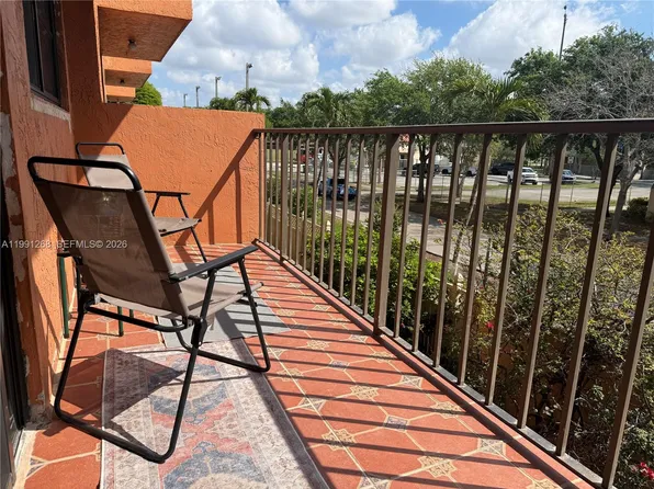 1800 W 54th St APT 108, Hialeah, FL 33012