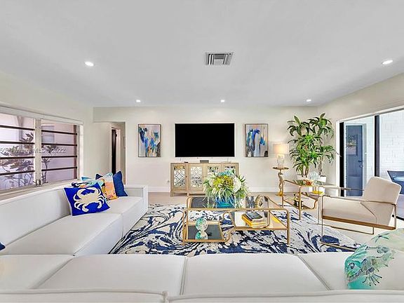 5th image of 601 E Chaminade Dr #0