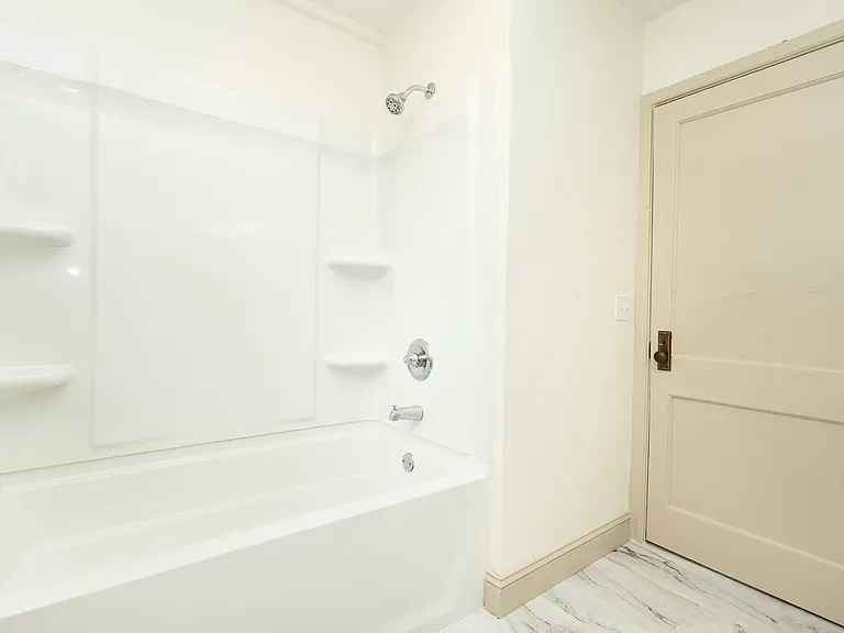 825 Henderson Ave — Photo 12