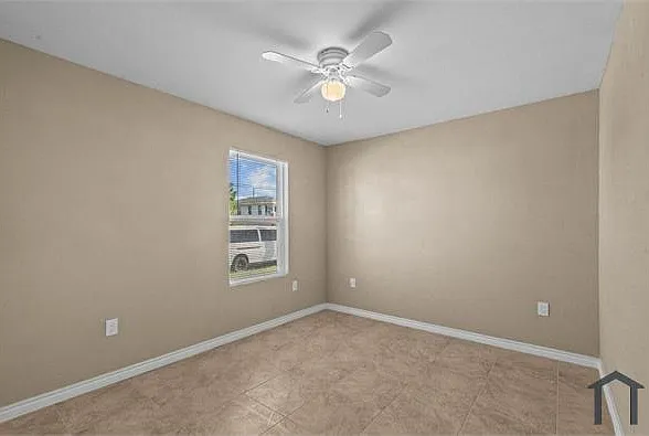 3 bed, 900 sqft, $2,000 — Photo 4