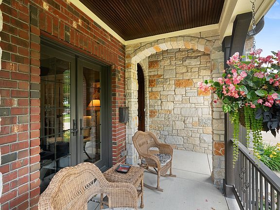 4th image of 369 W Grove St