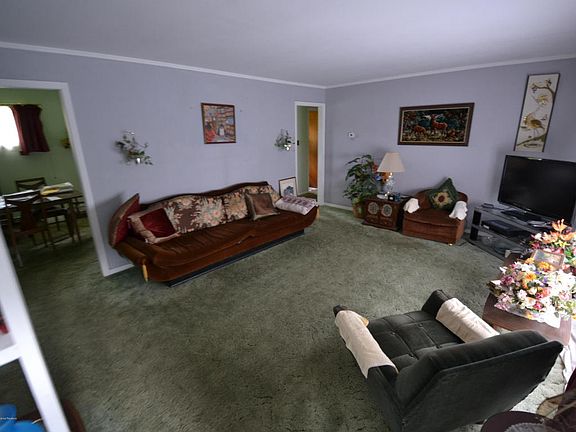 2nd image of 8 Oliver St
