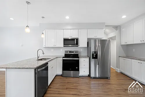1056 Hope St Photo 1