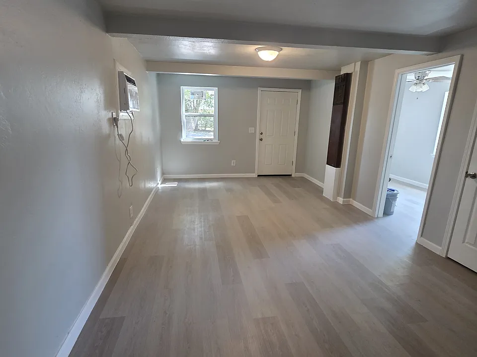 415 E Kentucky Ave #1