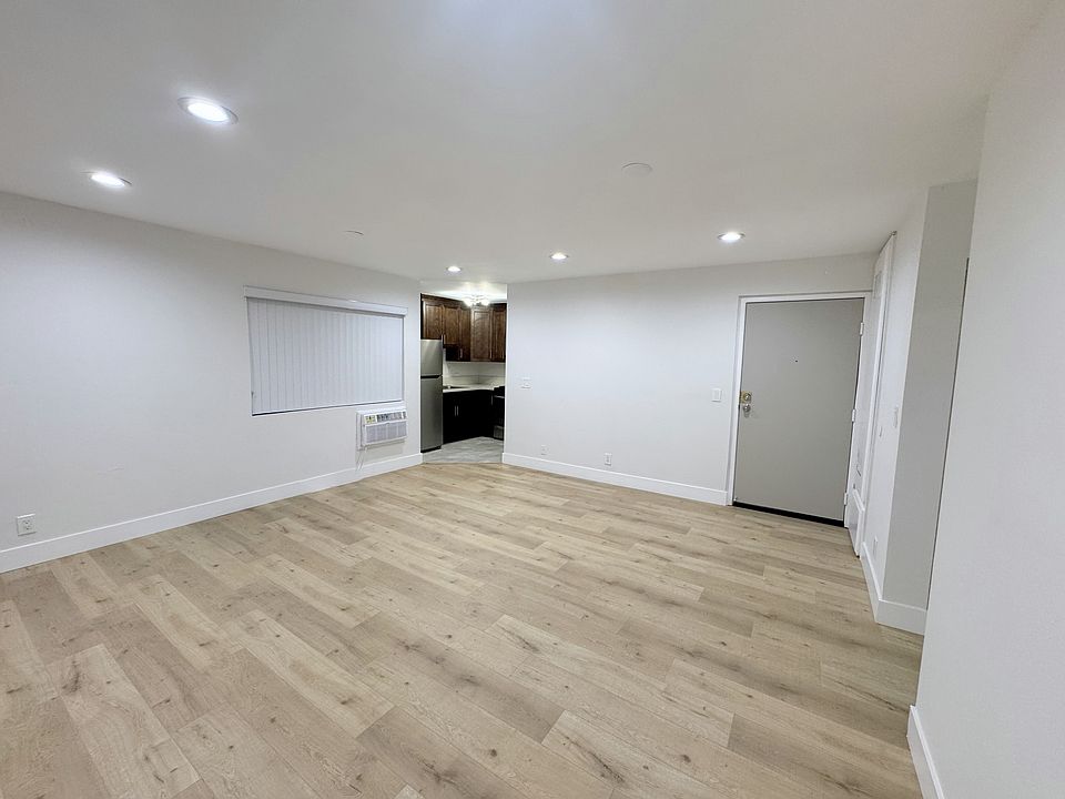 1st image of 2345-2349 Lincoln Park Ave #21