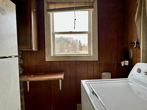 5th image of 3593 S Maple Island Rd