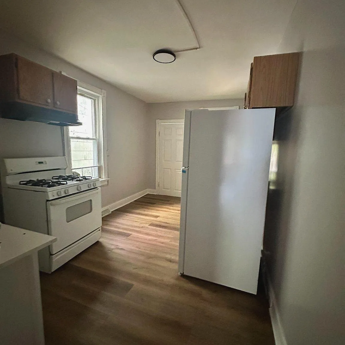 3 bed, 1.0 bath, 1259 sqft, $1,800 — Photo 1