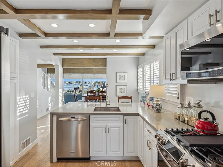 700 S Bay Front — Photo 10
