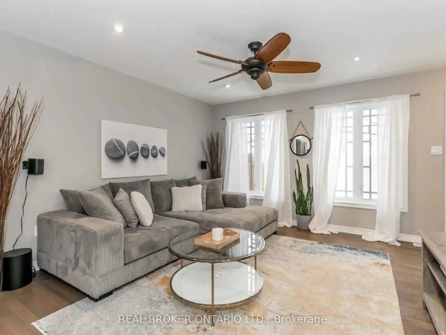3 bed, $3,000 — Photo 2