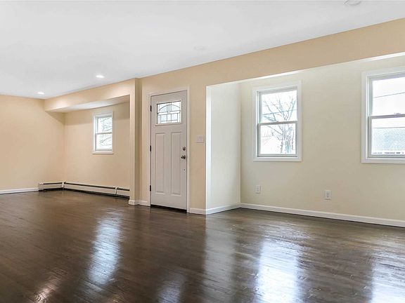 2nd image of 32 Huron St
