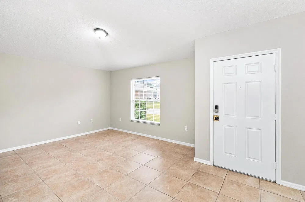 3 bed, 2.0 bath, 1645 sqft, $1,910 — Photo 4